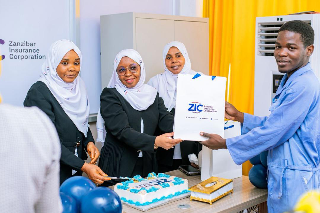 ZIC YATOA ZAWADI KWA WATEJA WAKE SIKU YA HUDUMA KWA WATEJA